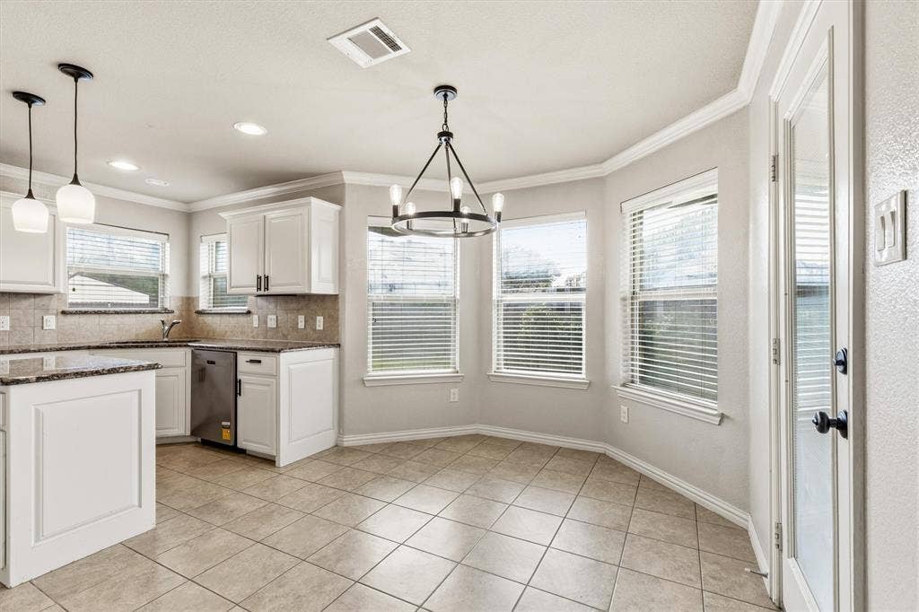 2122 Valley Drive, Weatherford, TX 76087