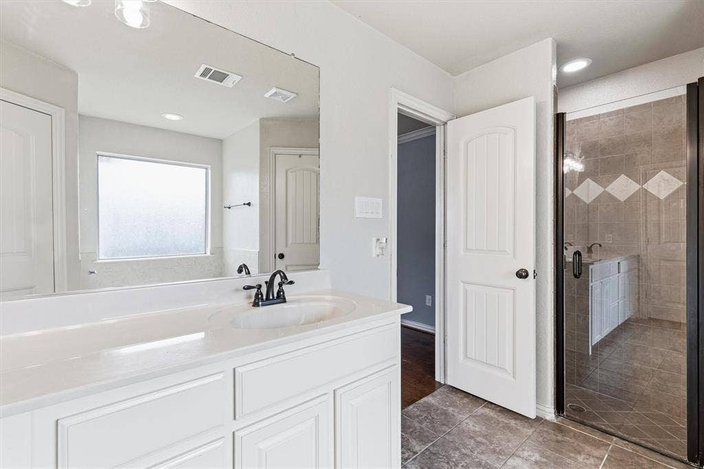 2122 Valley Drive, Weatherford, TX 76087