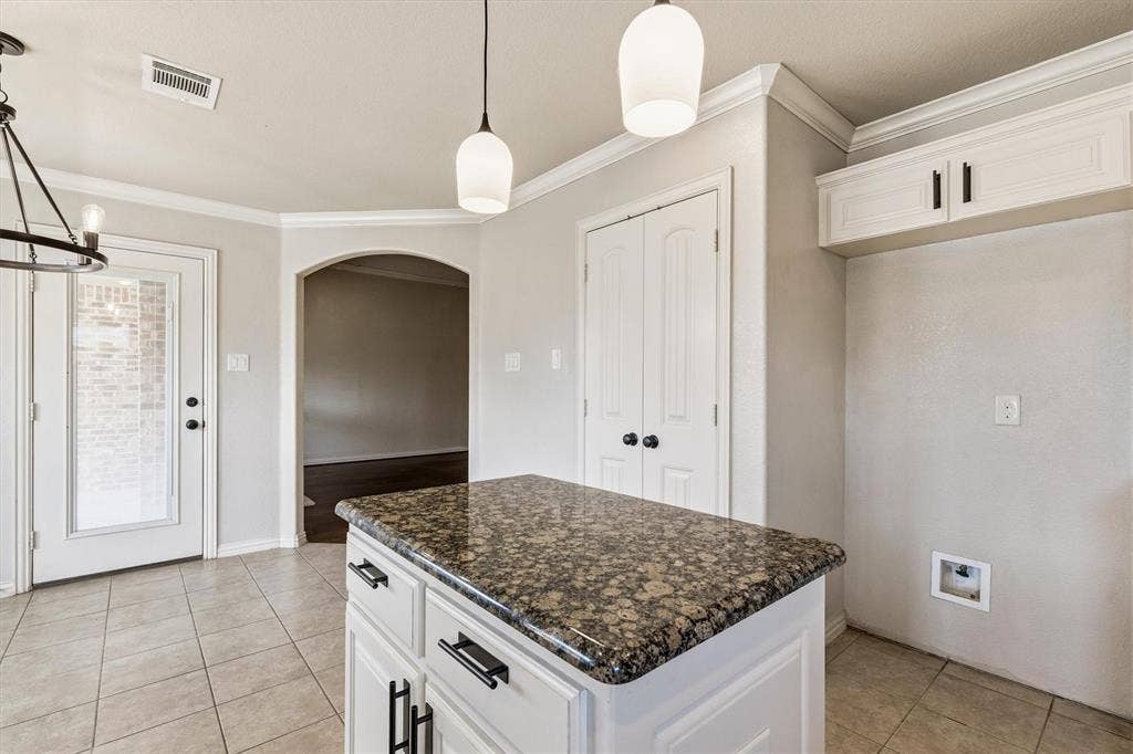 2122 Valley Drive, Weatherford, TX 76087