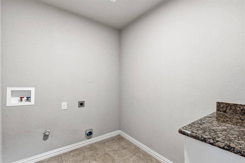 2122 Valley Drive, Weatherford, TX 76087