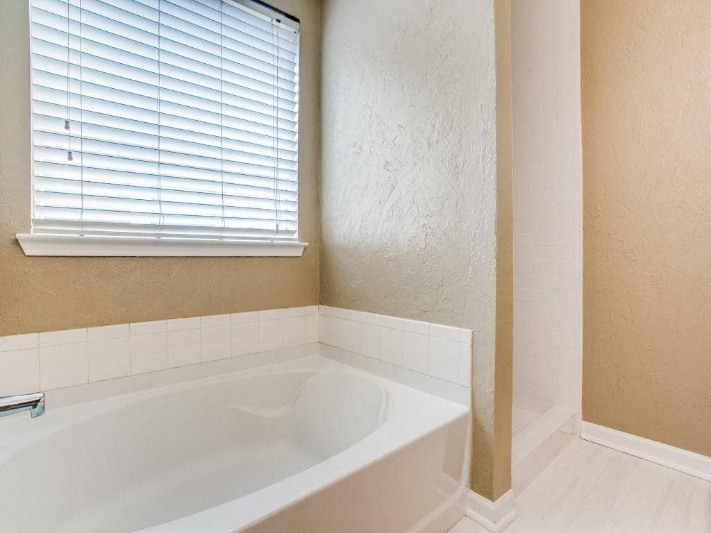 2117 Arthur Street, McKinney, TX 75071 GARDEN TUB WITH SEPARATE SHOWER!