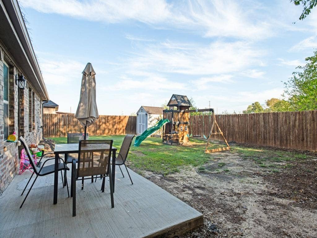 202 Virginia Drive, Palmer, TX 75152 202 Virginia Drive, Palmer, TX 75152