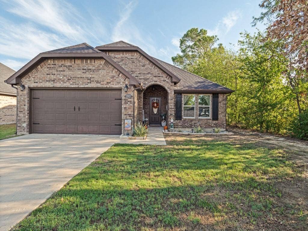 202 Virginia Drive, Palmer, TX 75152 202 Virginia Drive, Palmer, TX 75152