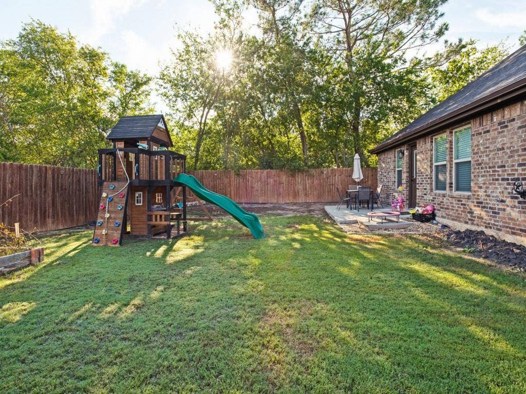 202 Virginia Drive, Palmer, TX 75152 202 Virginia Drive, Palmer, TX 75152