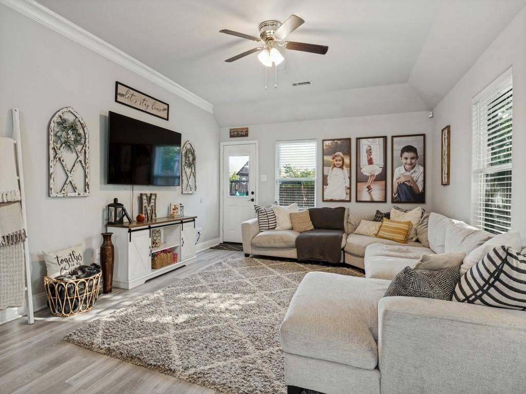 202 Virginia Drive, Palmer, TX 75152 202 Virginia Drive, Palmer, TX 75152