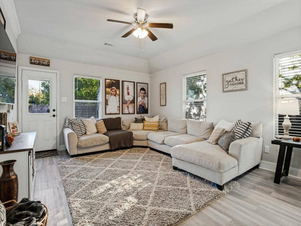202 Virginia Drive, Palmer, TX 75152 202 Virginia Drive, Palmer, TX 75152