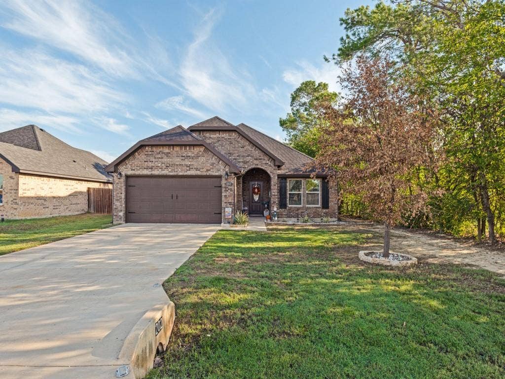 202 Virginia Drive, Palmer, TX 75152 202 Virginia Drive, Palmer, TX 75152