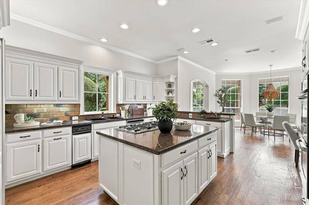 2104 Sutton Place, Plano, TX 75093 2104 Sutton Place, Plano, TX 75093