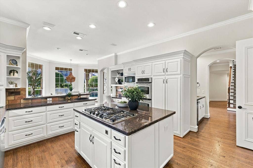 2104 Sutton Place, Plano, TX 75093 2104 Sutton Place, Plano, TX 75093