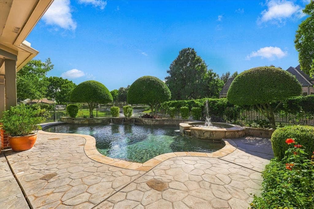 2104 Sutton Place, Plano, TX 75093 2104 Sutton Place, Plano, TX 75093