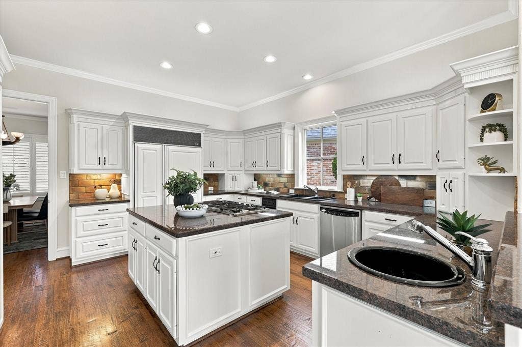 2104 Sutton Place, Plano, TX 75093 2104 Sutton Place, Plano, TX 75093