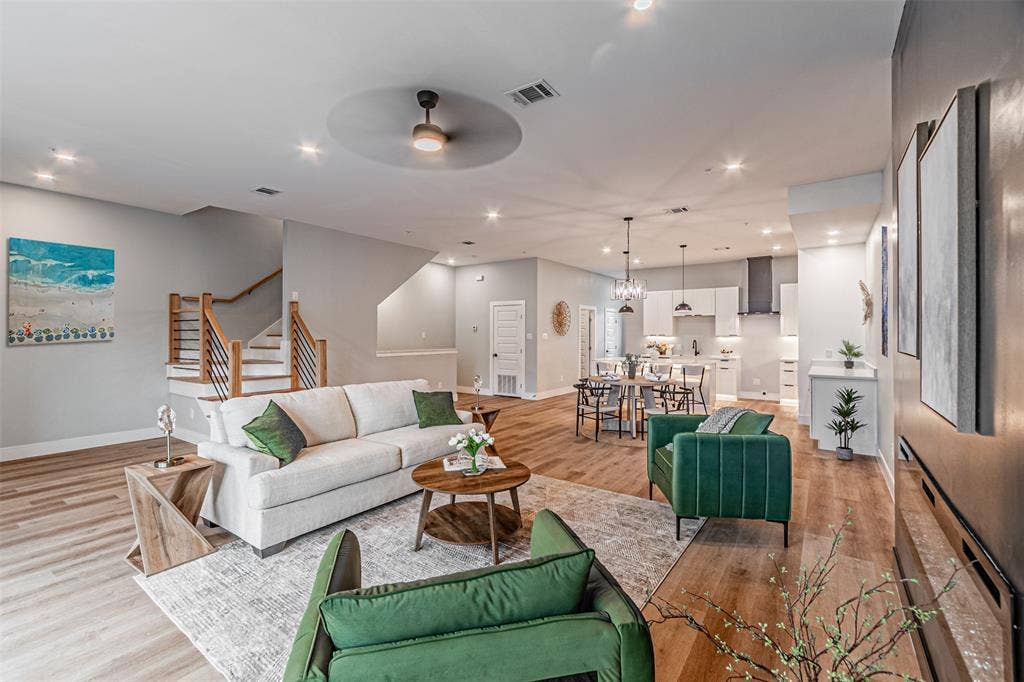 2376 Longhorn Street, #C, Dallas, TX 75228 2376 Longhorn Street, #C, Dallas, TX 75228