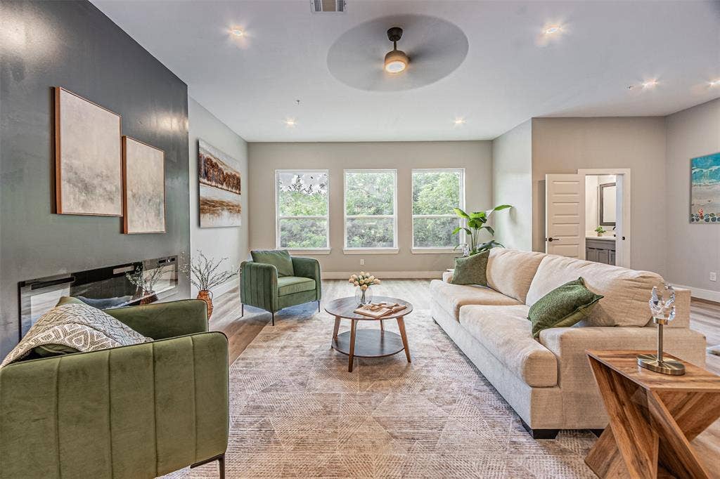 2376 Longhorn Street, #C, Dallas, TX 75228 2376 Longhorn Street, #C, Dallas, TX 75228