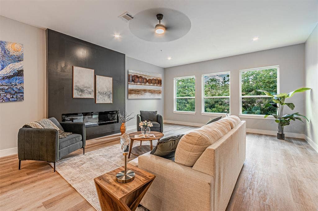 2376 Longhorn Street, #C, Dallas, TX 75228 2376 Longhorn Street, #C, Dallas, TX 75228