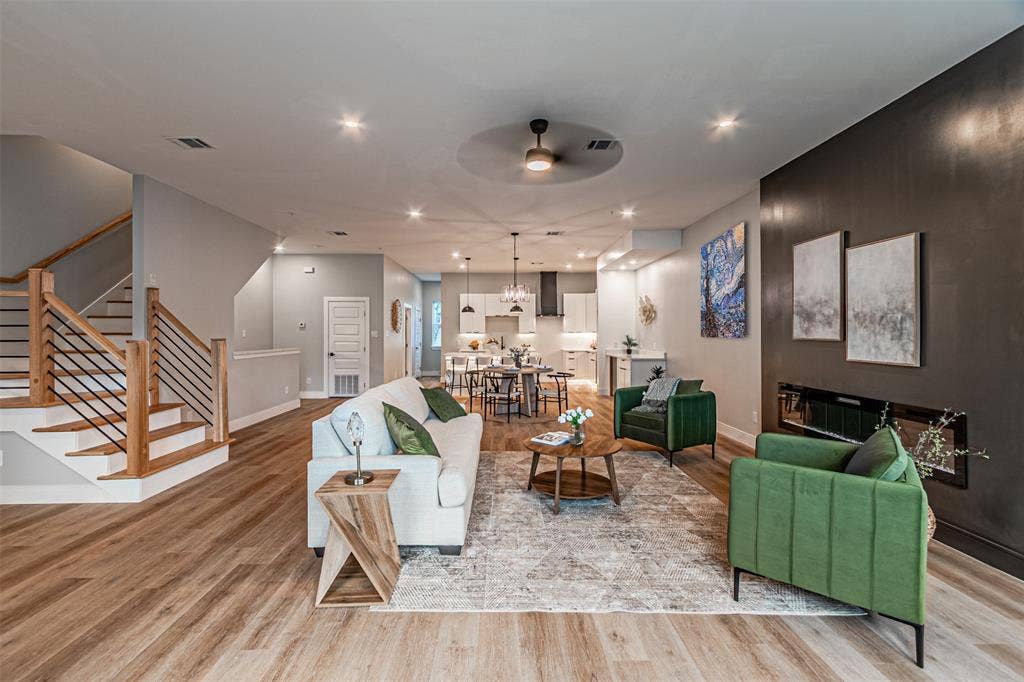 2376 Longhorn Street, #C, Dallas, TX 75228 2376 Longhorn Street, #C, Dallas, TX 75228