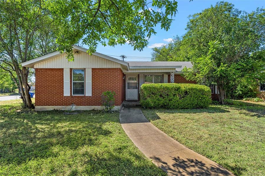 Property photo for 900 N 59th Street, Waco, TX