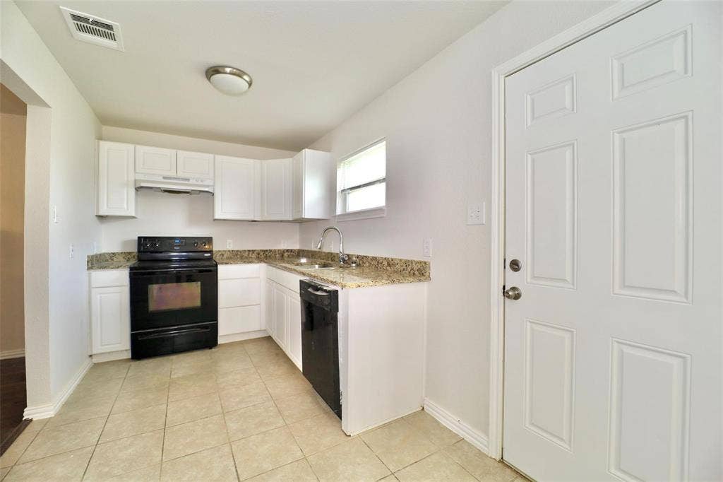 1526 Hillcrest Street, Mesquite, TX 75149 1526 Hillcrest Street, Mesquite, TX 75149