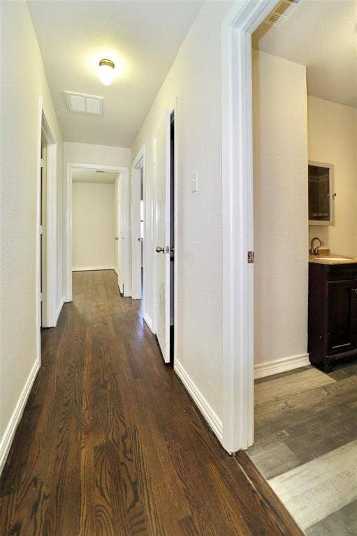 1526 Hillcrest Street, Mesquite, TX 75149 1526 Hillcrest Street, Mesquite, TX 75149