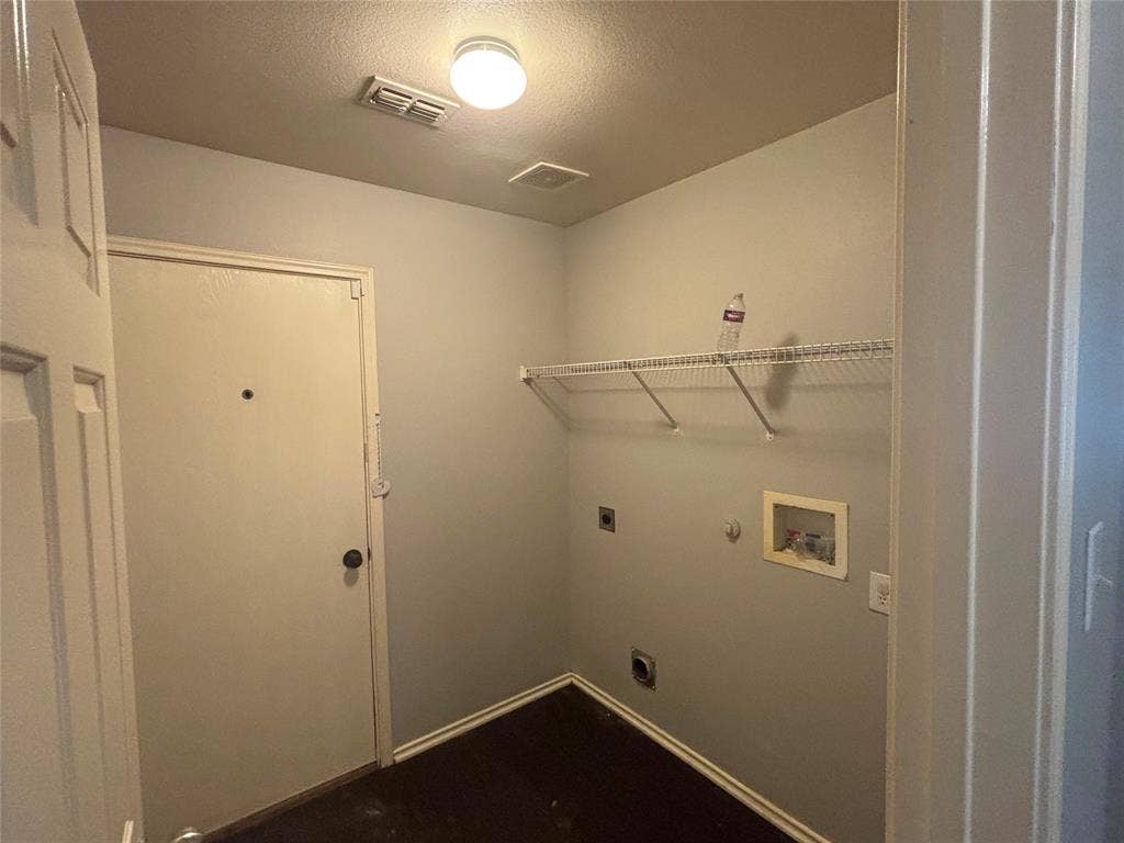 2733 Ingram Circle, Mesquite, TX 75181 2733 Ingram Circle, Mesquite, TX 75181