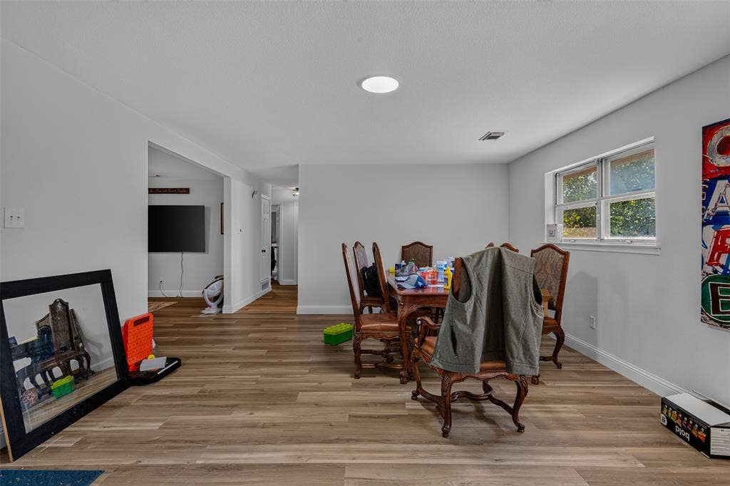 8642 Barclay Street, Dallas, TX 75227 8642 Barclay Street, Dallas, TX 75227