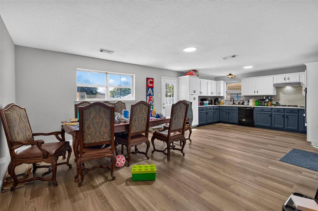 8642 Barclay Street, Dallas, TX 75227 8642 Barclay Street, Dallas, TX 75227