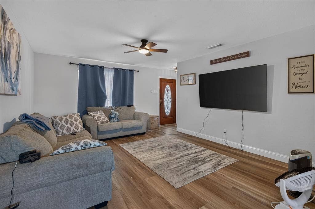 8642 Barclay Street, Dallas, TX 75227 8642 Barclay Street, Dallas, TX 75227