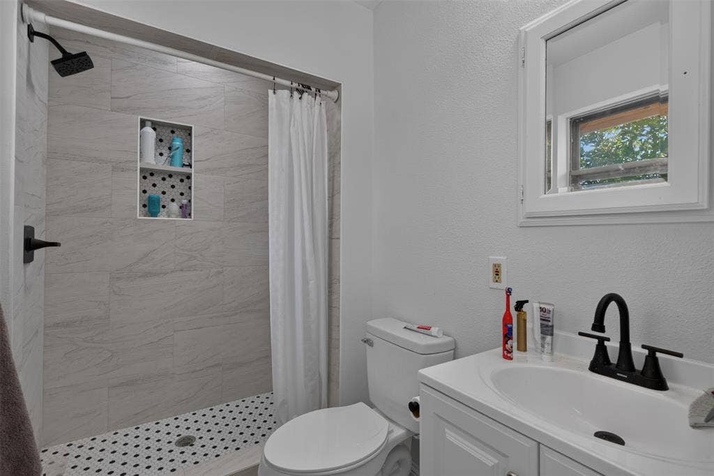8642 Barclay Street, Dallas, TX 75227 8642 Barclay Street, Dallas, TX 75227