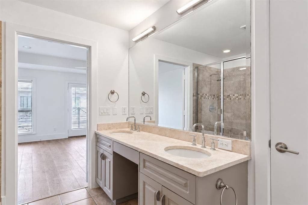 2606 Shelby Avenue, #206, Dallas, TX 75219 2606 Shelby Avenue, #206, Dallas, TX 75219