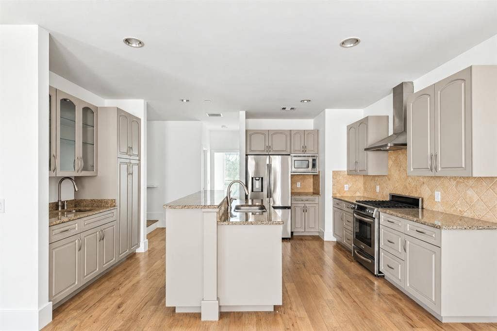 2606 Shelby Avenue, #206, Dallas, TX 75219 2606 Shelby Avenue, #206, Dallas, TX 75219