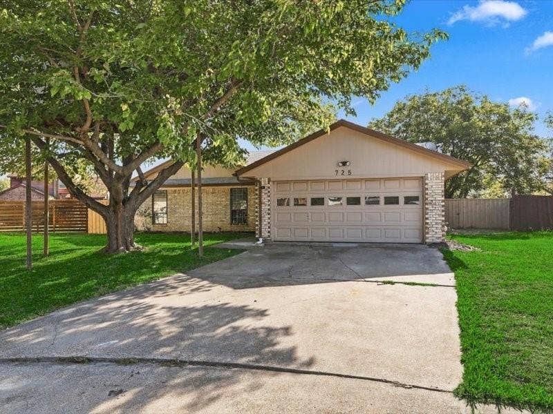 Property photo for 725 Southridge Court, Grand Prairie, TX