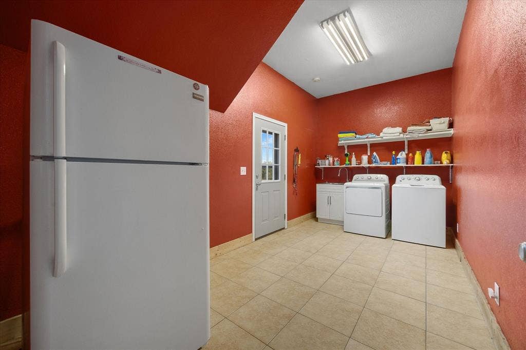250 County Road 1006, Wolfe City, TX 75496 250 County Road 1006, Wolfe City, TX 75496
