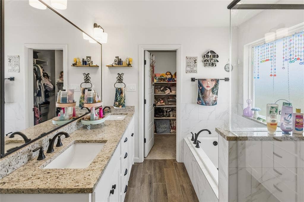 232 Yawney Drive, Lipan, TX 76462