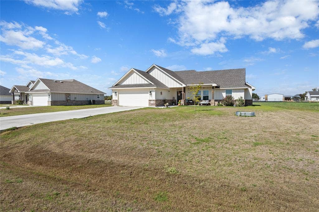 232 Yawney Drive, Lipan, TX 76462