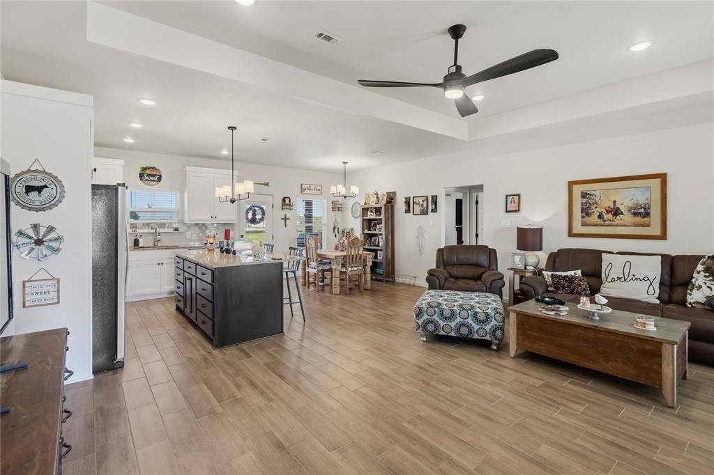 232 Yawney Drive, Lipan, TX 76462
