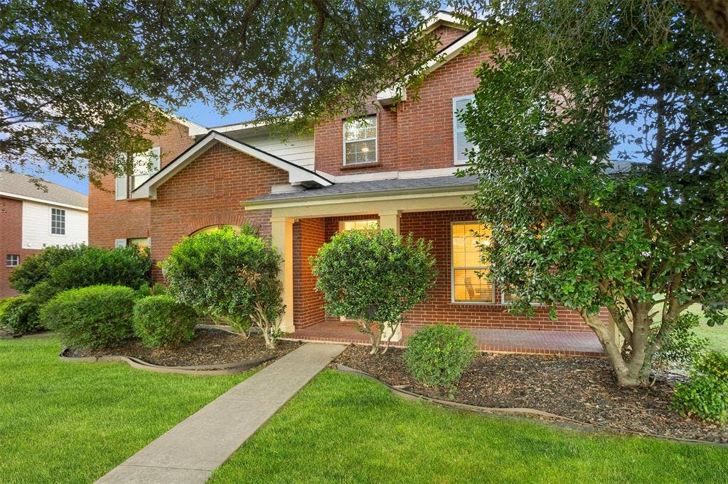 2707 Juniper Drive, Glenn Heights, TX 75154 Excellent curb appeal