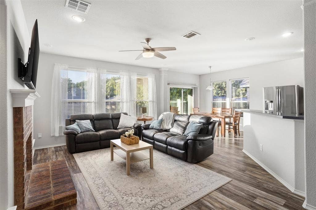 2707 Juniper Drive, Glenn Heights, TX 75154 Wonderful open concept