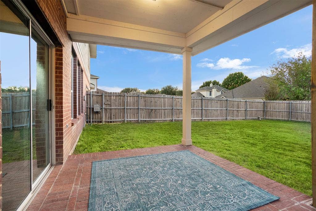 2707 Juniper Drive, Glenn Heights, TX 75154 Spacious backyard patio