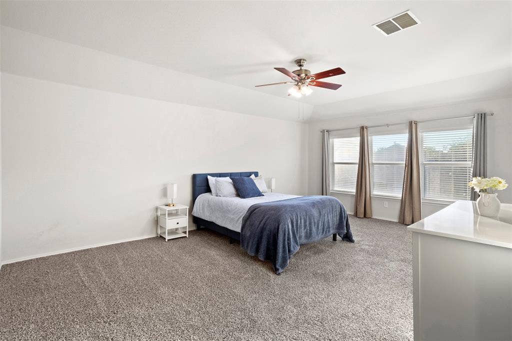 2707 Juniper Drive, Glenn Heights, TX 75154 Large primary bedroom