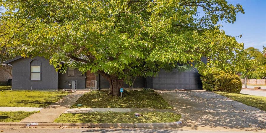Property photo for 206 Sixpence Lane, Euless, TX