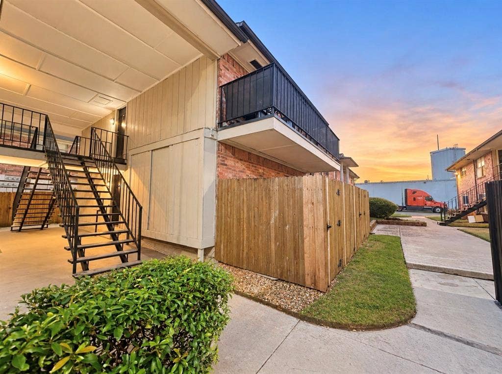 8067 Meadow Road, #114, Dallas, TX 75231 8067 Meadow Road, #114, Dallas, TX 75231
