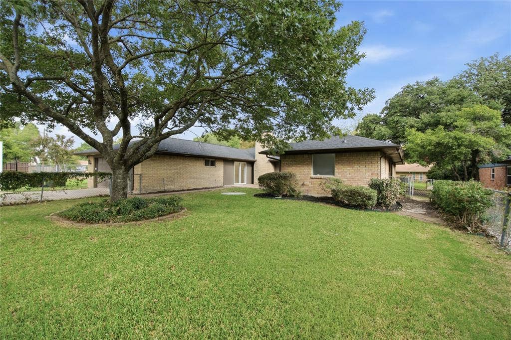 2612 Briarcove Drive, Plano, TX 75074 2612 Briarcove Drive, Plano, TX 75074