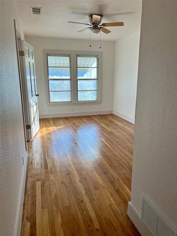 909 Hallum Street, River Oaks, TX 76114