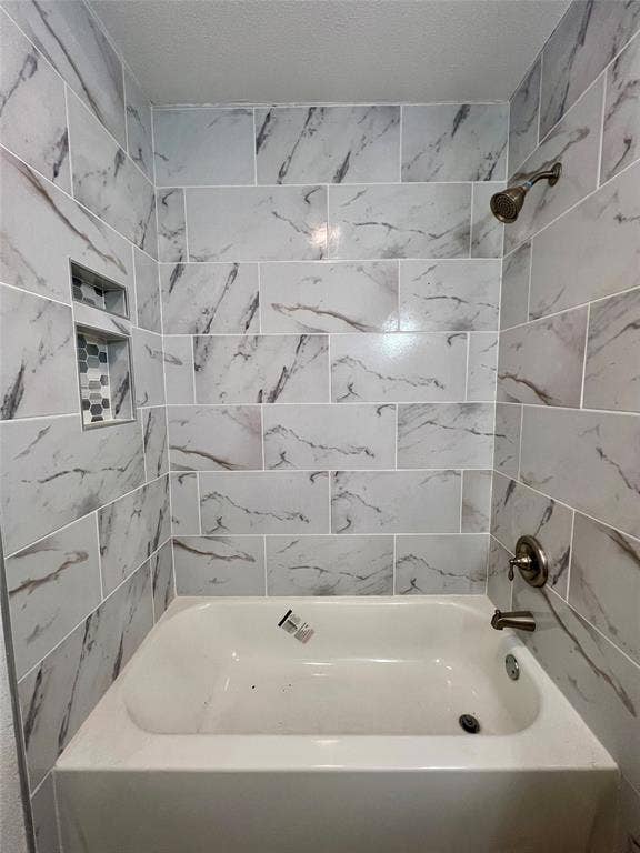 909 Hallum Street, River Oaks, TX 76114