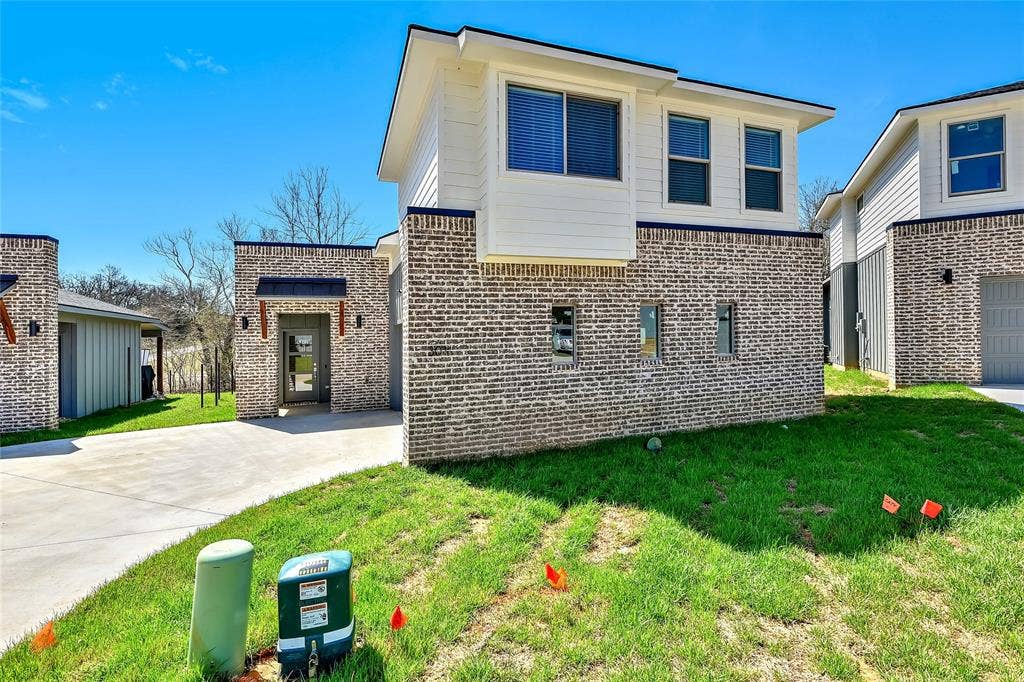 3260 W Crawford Street, #602, Denison, TX 75020