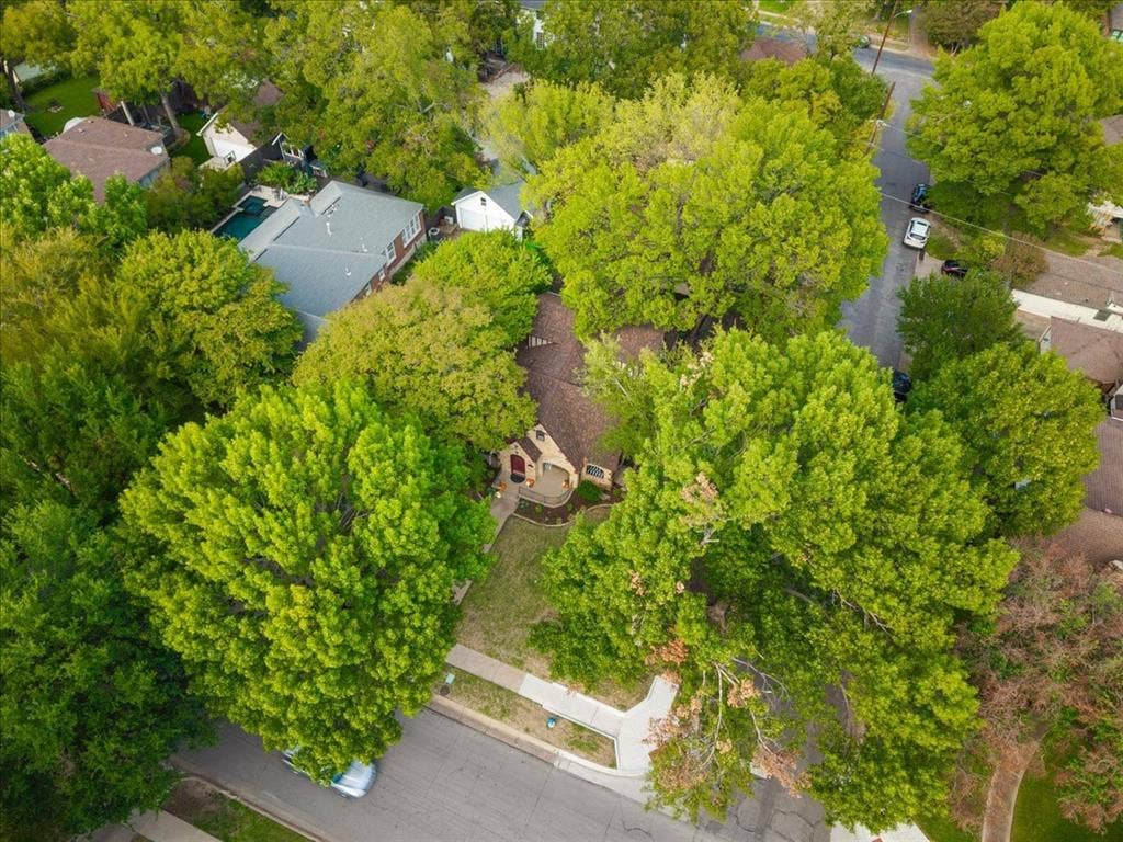 Prime Corner Lot Location