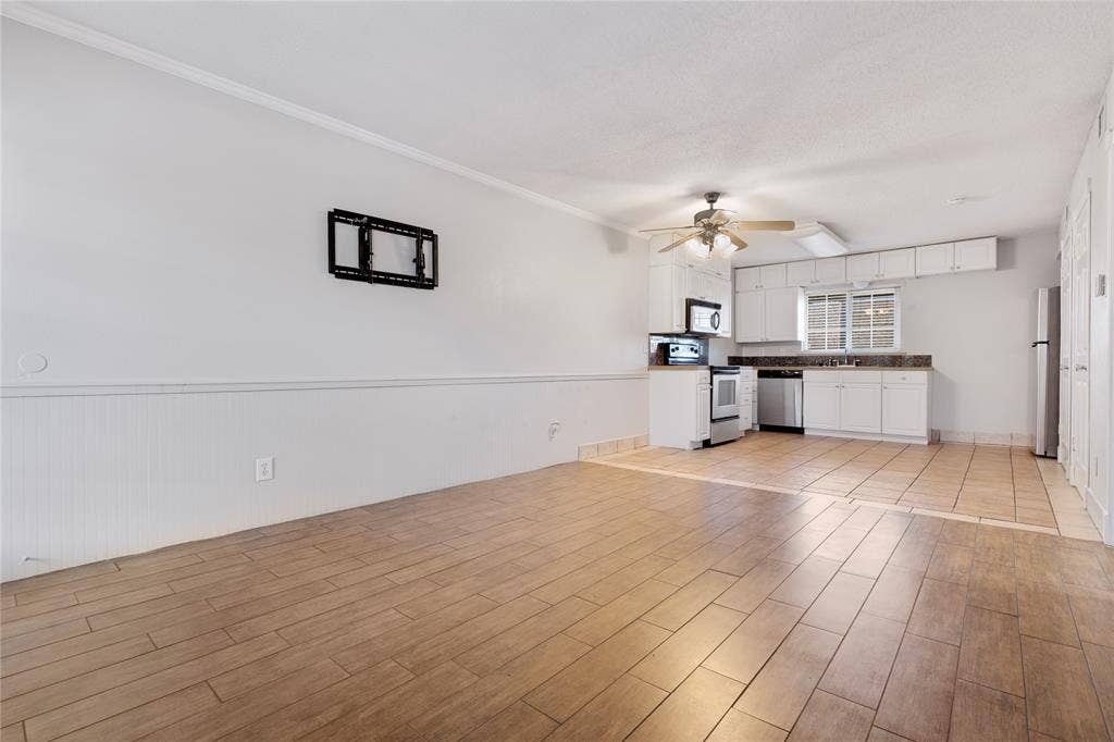 1207 W Wall Street, #4, Grapevine, TX 76051