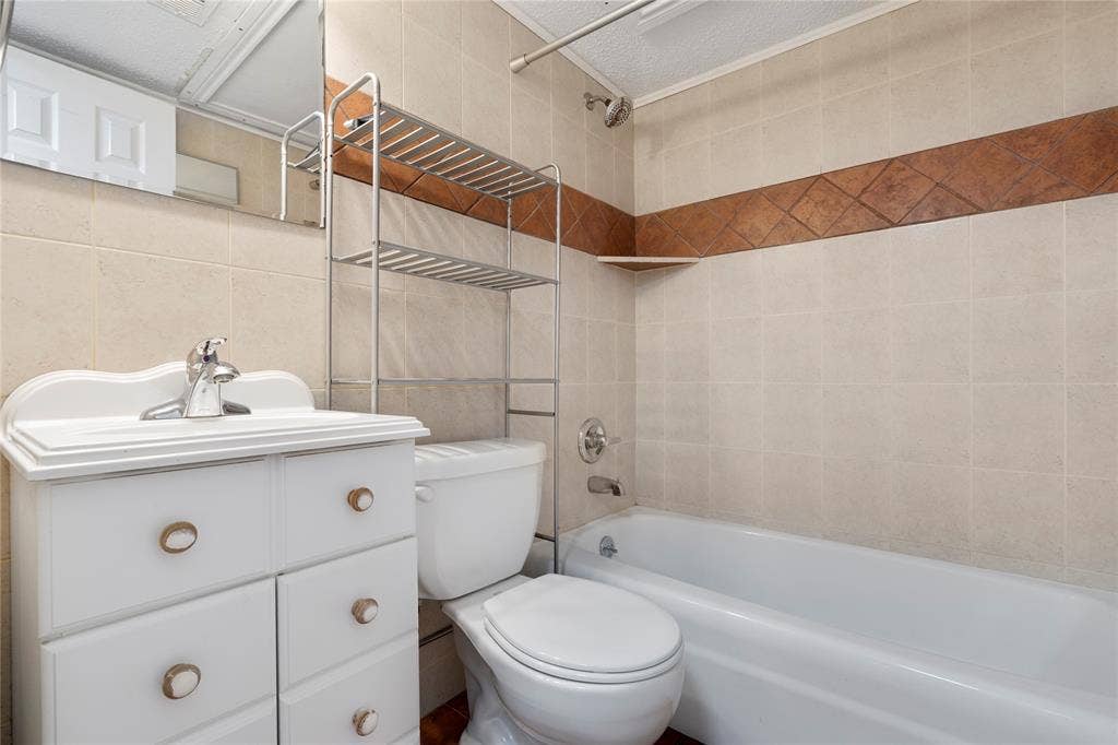 1207 W Wall Street, #4, Grapevine, TX 76051