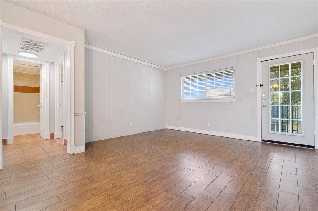 1207 W Wall Street, #4, Grapevine, TX 76051
