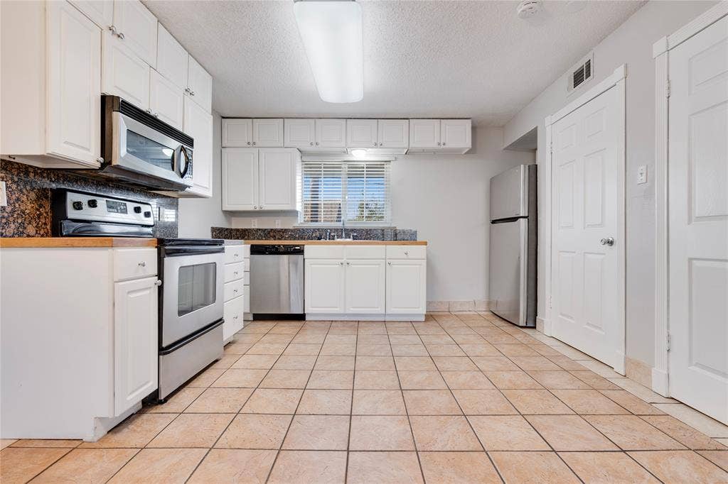 1207 W Wall Street, #4, Grapevine, TX 76051