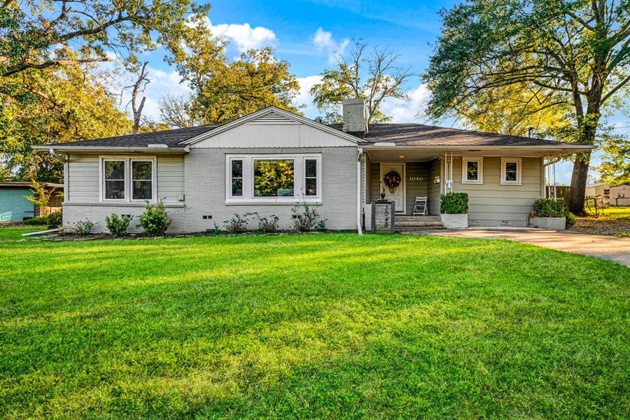 Property photo for 3040 E Houston Street, Paris, TX